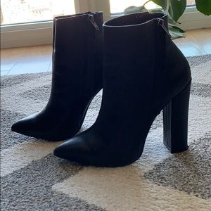 Black Steve Madden Janicee 4.5” booties